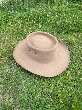 Akubra Wide-Brim Felt Hat in Light Brown